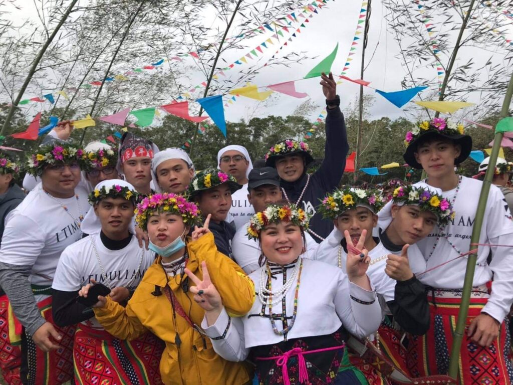 大獵祭時戴著花環的南王族人