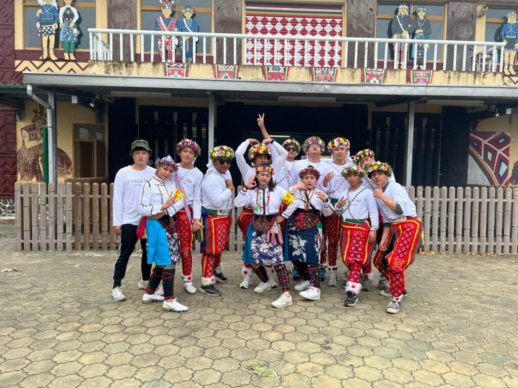 大獵祭時穿著族服的南王族人