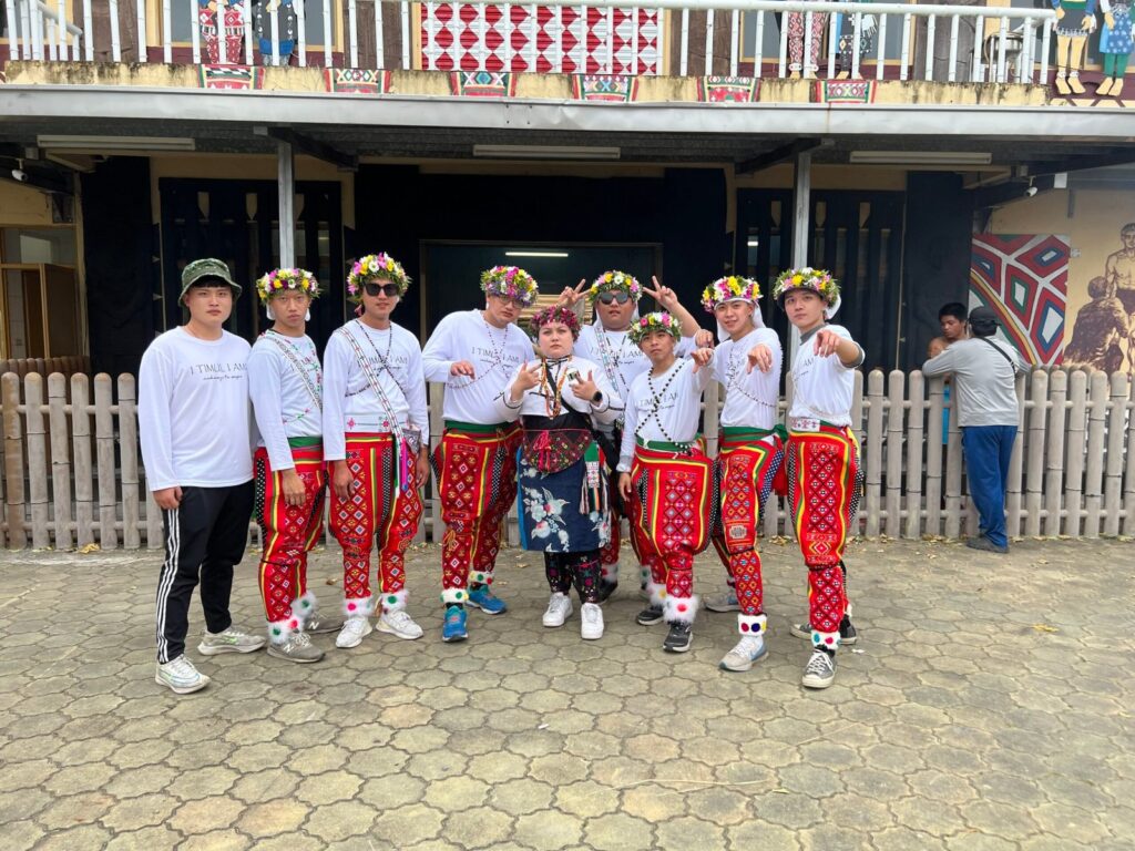 大獵祭時穿著族服的南王男生